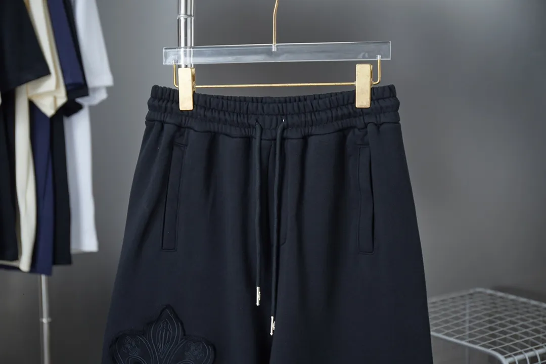 🅿️210 Ch*ome Hearte 2025ss new shorts Honbu patch cross embroidered shorts light luxury essential item for daily commuting for men and women Correct version Welcome to compare Detailed features · Made of 380g pure cotton health cloth fabric · Imported Tajima machine embroidery Honbu patch cross letters · Open mold to customize the original logo engraved hanging clock · Loose waist trousers · Double-needle sewing across seams · Original main mark, washed tag, moisture-proof paper packaging Color: Black/White Size: S M L XL